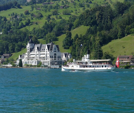 DS Gallia vor Park Hotel Vitznau | © Heidi Duss-Bürgi