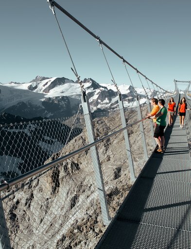 Titlis Cliff Walk | © TITLIS BERGBAHNEN, HOTELS & GASTRONOMIE