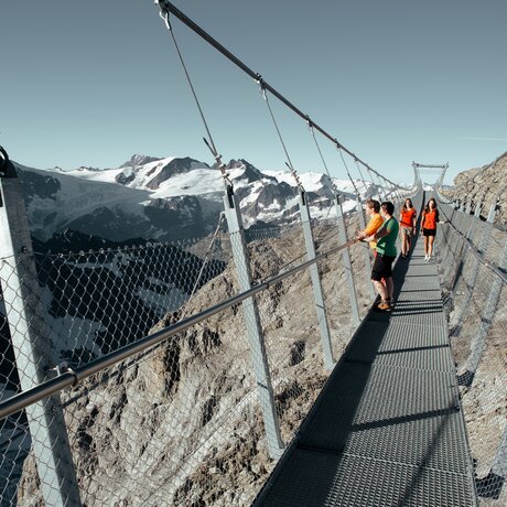 Titlis Cliff Walk | © TITLIS BERGBAHNEN, HOTELS & GASTRONOMIE